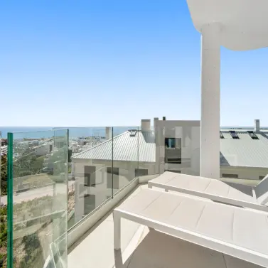 Sale of middle floor apartment in Fuengirola