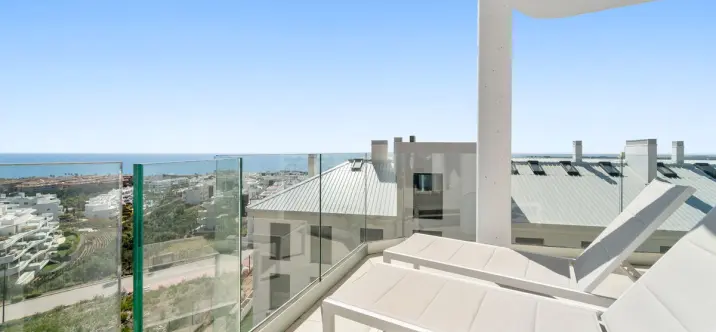 Sale of middle floor apartment in Fuengirola 0