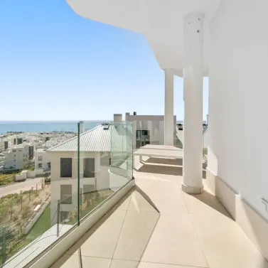 Sale of middle floor apartment in Fuengirola