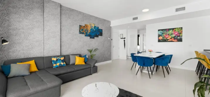 Sale of middle floor apartment in Fuengirola 2