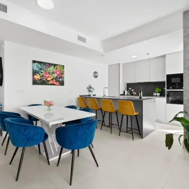 Sale of middle floor apartment in Fuengirola