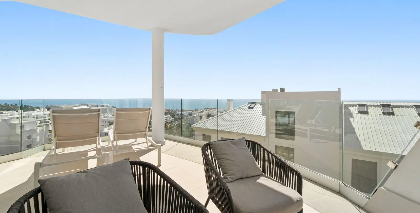 Venta de apartamento en planta media en Fuengirola 1