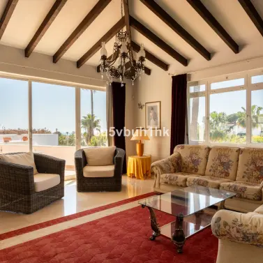 Venta de villa independiente en Calahonda