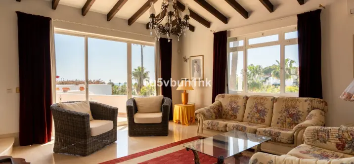 Venta de villa independiente en Calahonda 0