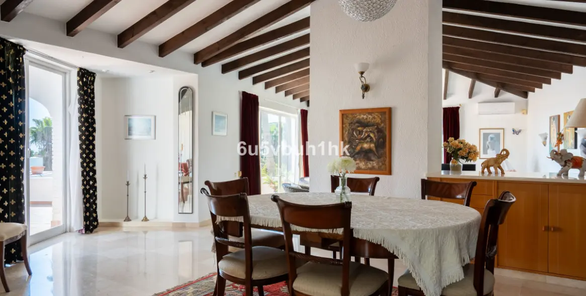 Venta de villa independiente en Calahonda 3