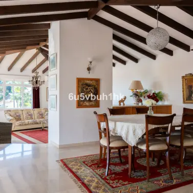 Venta de villa independiente en Calahonda