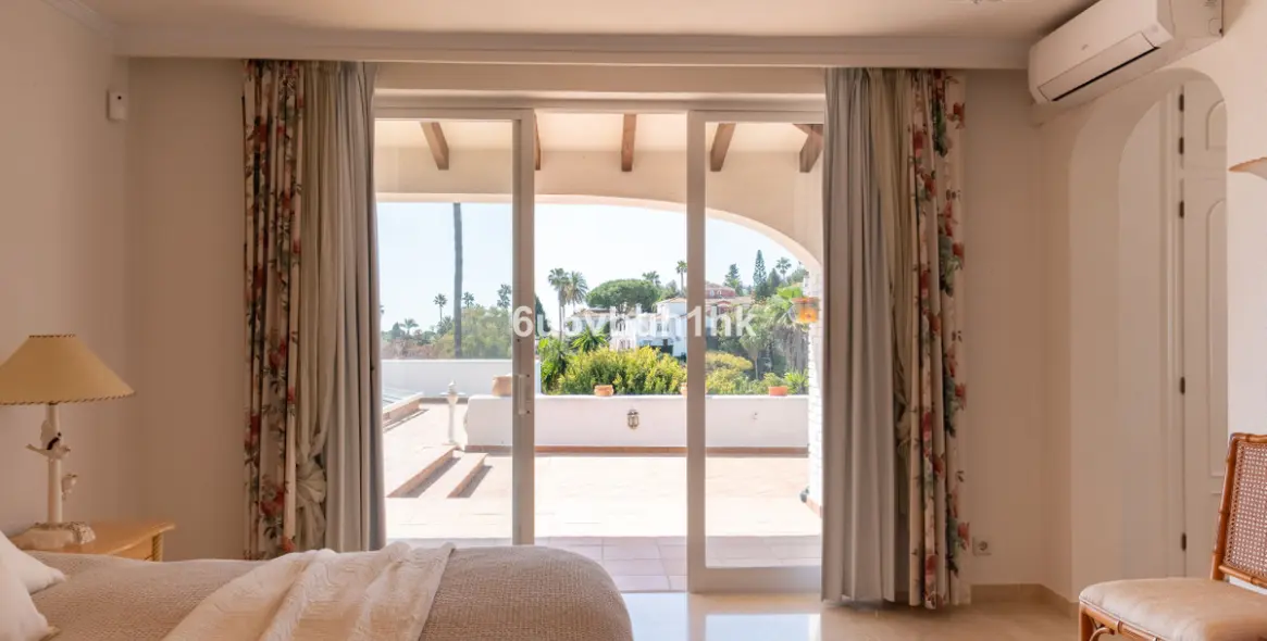 Venta de villa independiente en Calahonda 13