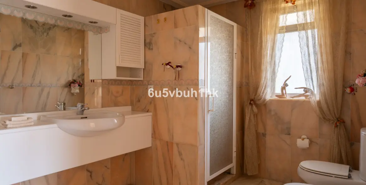 Venta de villa independiente en Calahonda 17