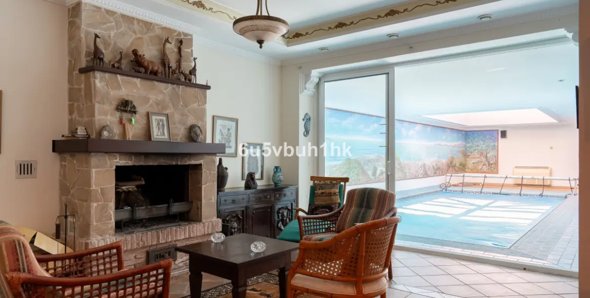 Sale of detached villa in Calahonda 23