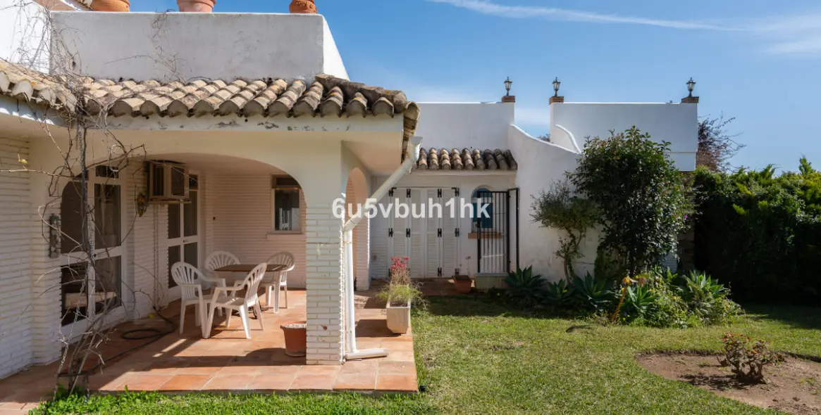 Sale of detached villa in Calahonda 26