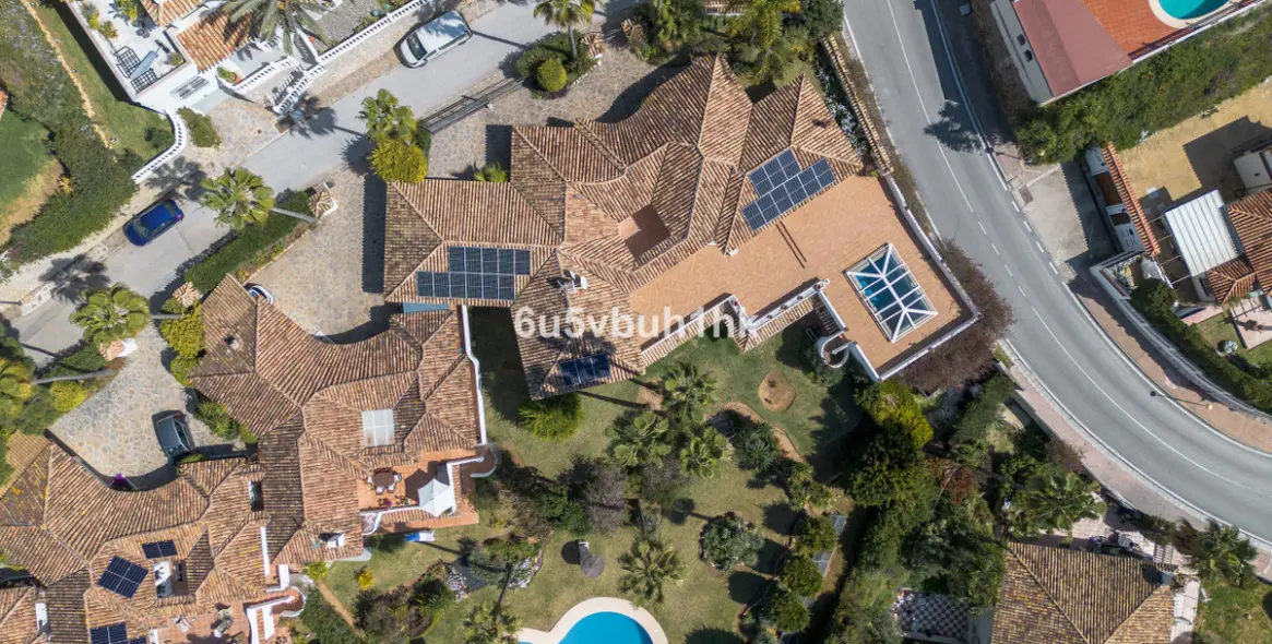 Sale of detached villa in Calahonda 39