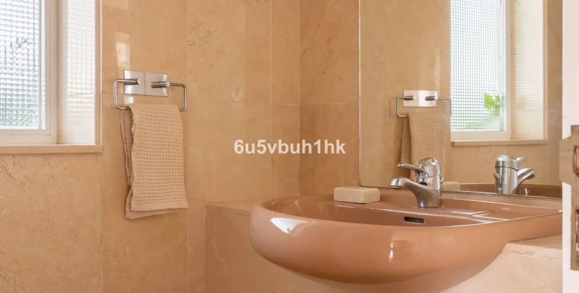 Sale of detached villa in Calahonda 41