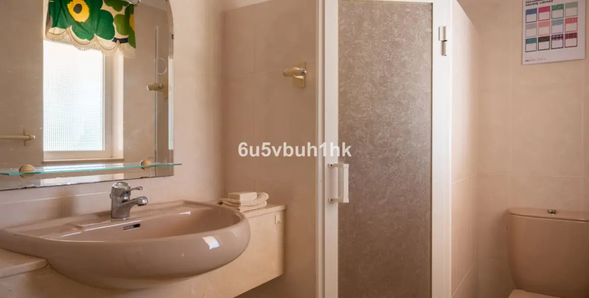 Sale of detached villa in Calahonda 44