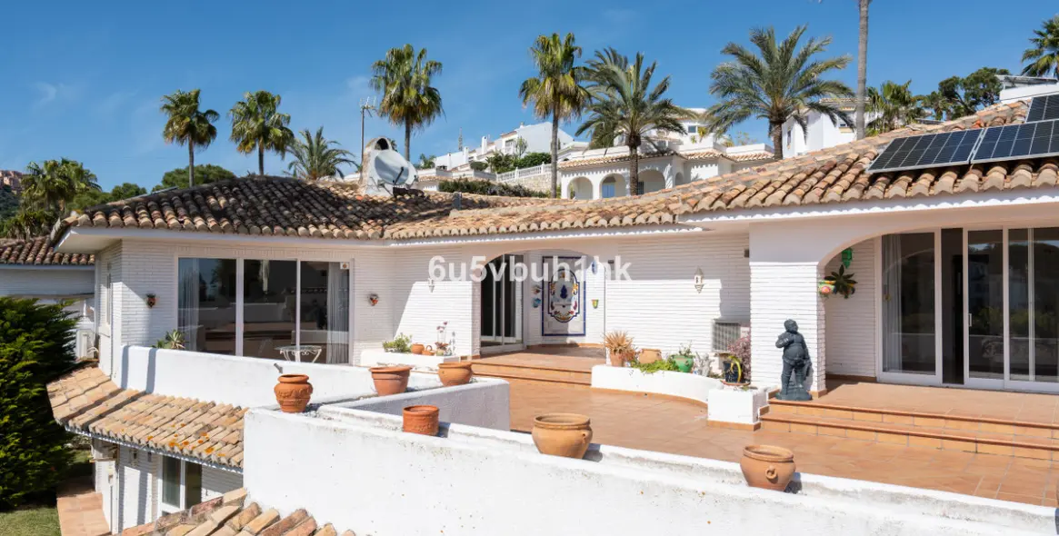 Sale of detached villa in Calahonda 49