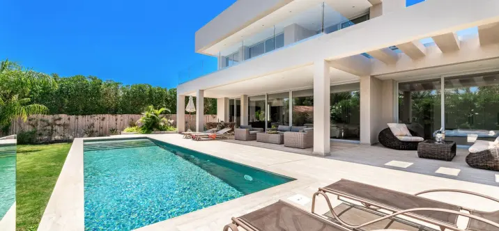 Venta de villa independiente en Marbella 1