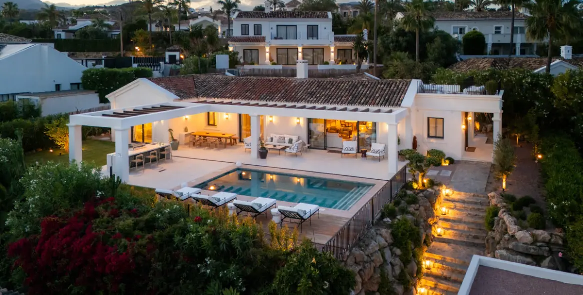 Venta de villa independiente en Nueva Andalucía 1