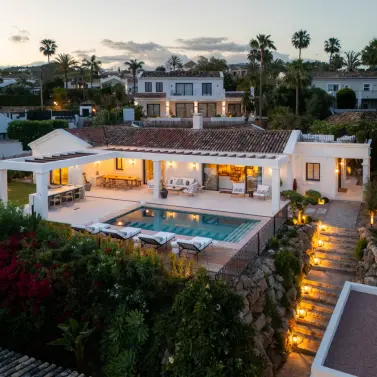 Venta de villa independiente en Nueva Andalucía