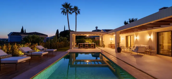 Venta de villa independiente en Nueva Andalucía 1