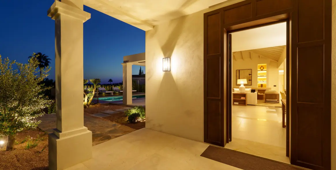 Venta de villa independiente en Nueva Andalucía 3