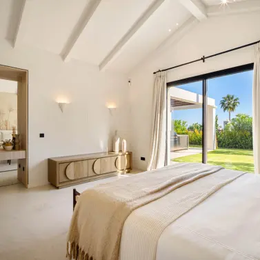 Venta de villa independiente en Nueva Andalucía