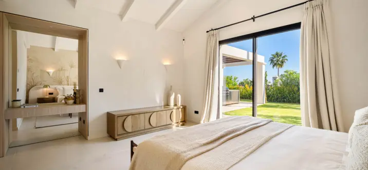 Venta de villa independiente en Nueva Andalucía 3