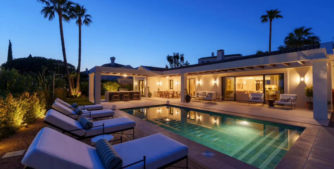 Venta de villa independiente en Nueva Andalucía 5