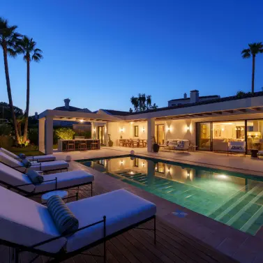 Venta de villa independiente en Nueva Andalucía