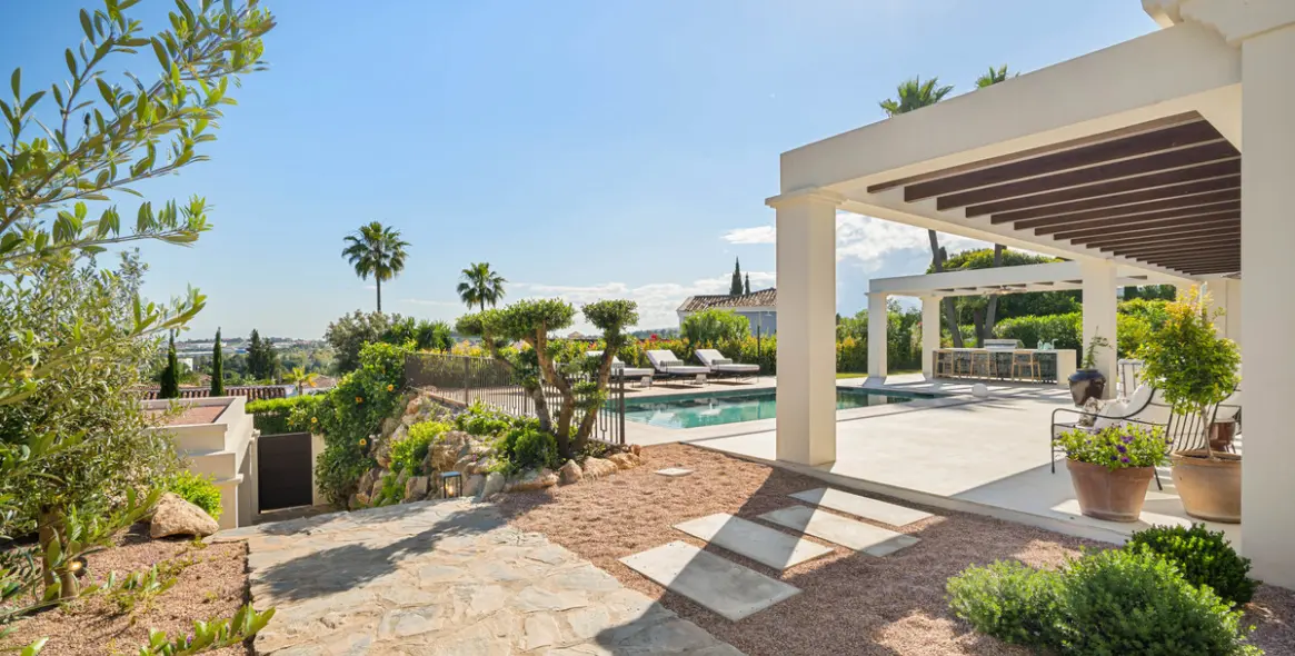 Venta de villa independiente en Nueva Andalucía 12