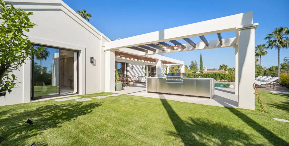 Sale of detached villa in Nueva Andalucía 23
