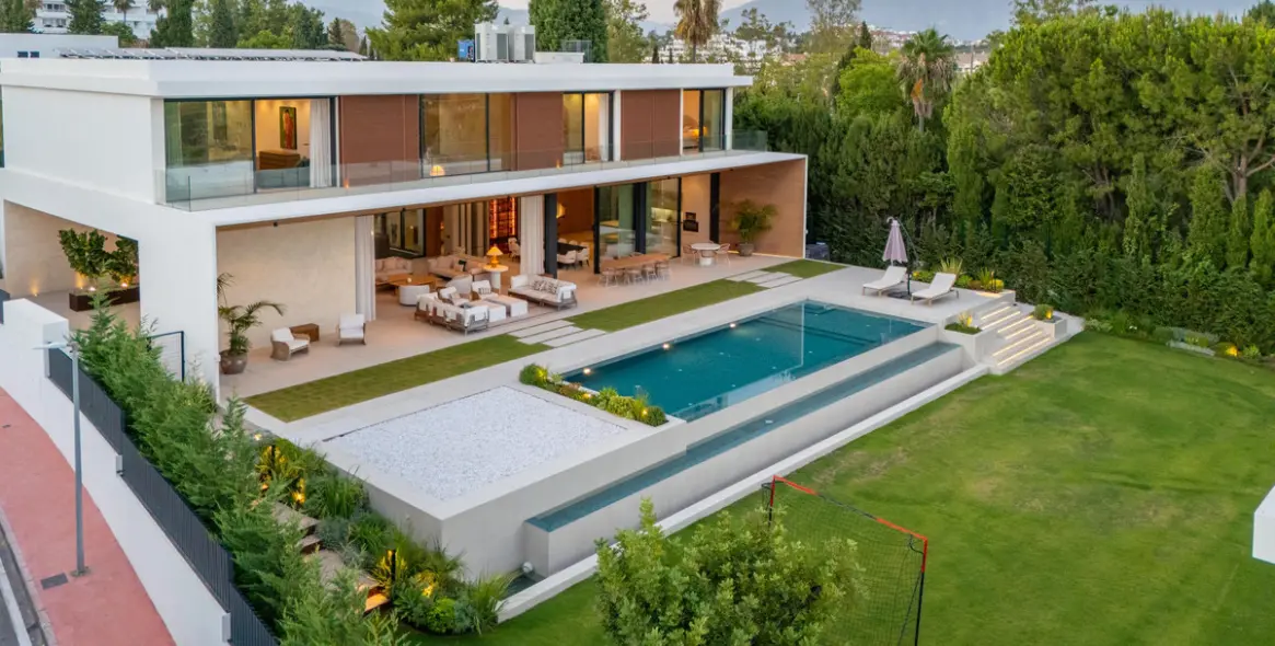 Venta de villa independiente en Guadalmina Alta 2