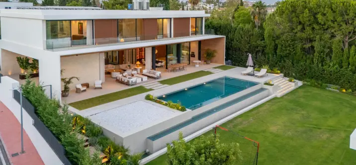 Venta de villa independiente en Guadalmina Alta 1