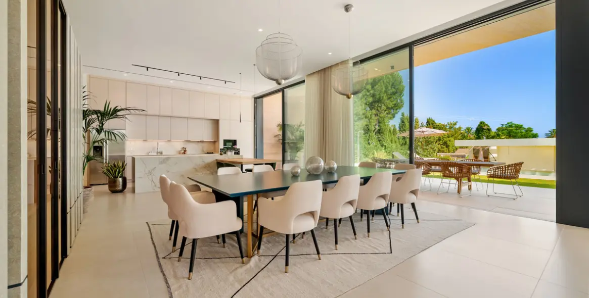Sale of detached villa in Guadalmina Alta 22
