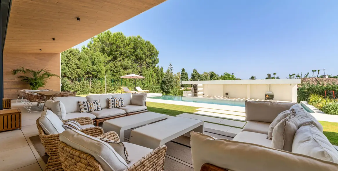 Sale of detached villa in Guadalmina Alta 25