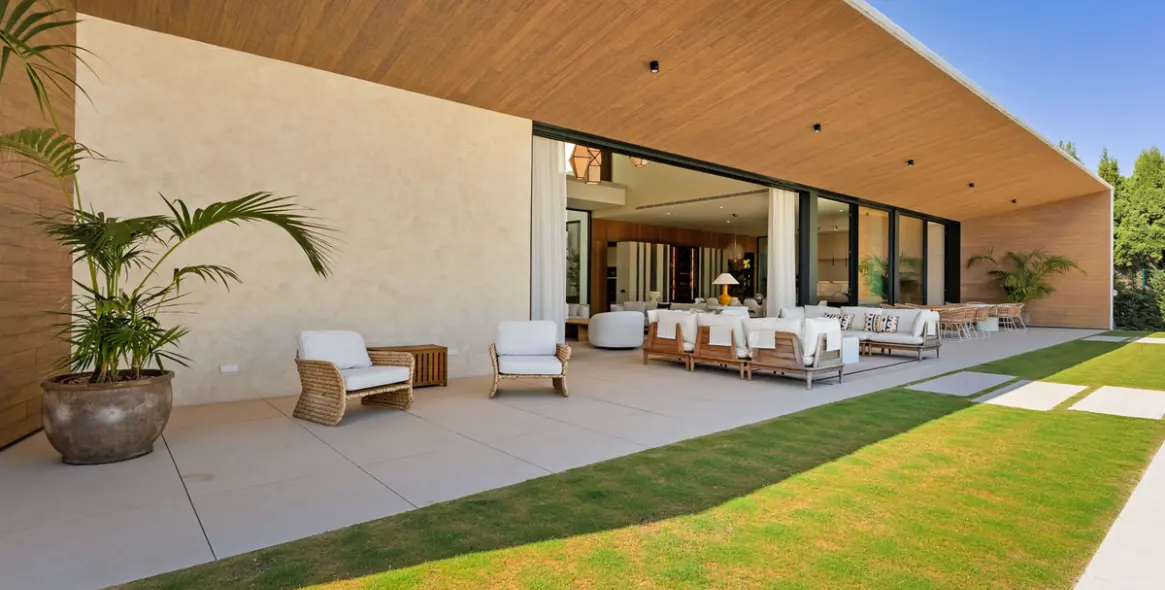 Sale of detached villa in Guadalmina Alta 26
