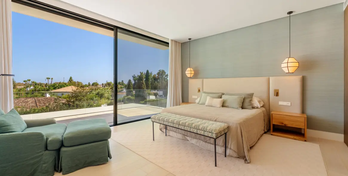 Sale of detached villa in Guadalmina Alta 35