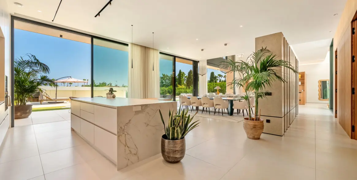 Sale of detached villa in Guadalmina Alta 38