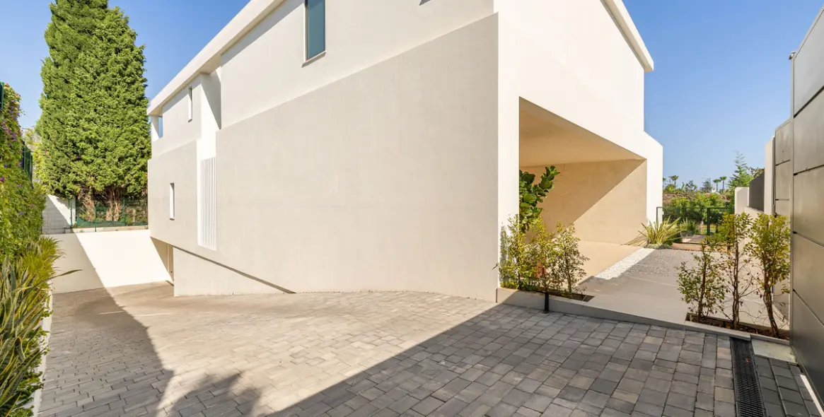 Sale of detached villa in Guadalmina Alta 44