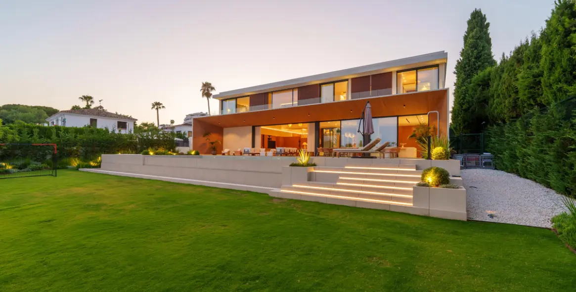 Sale of detached villa in Guadalmina Alta 45