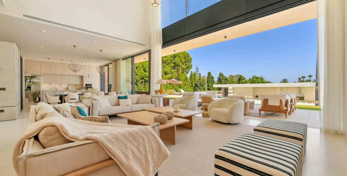 Sale of detached villa in Guadalmina Alta 46