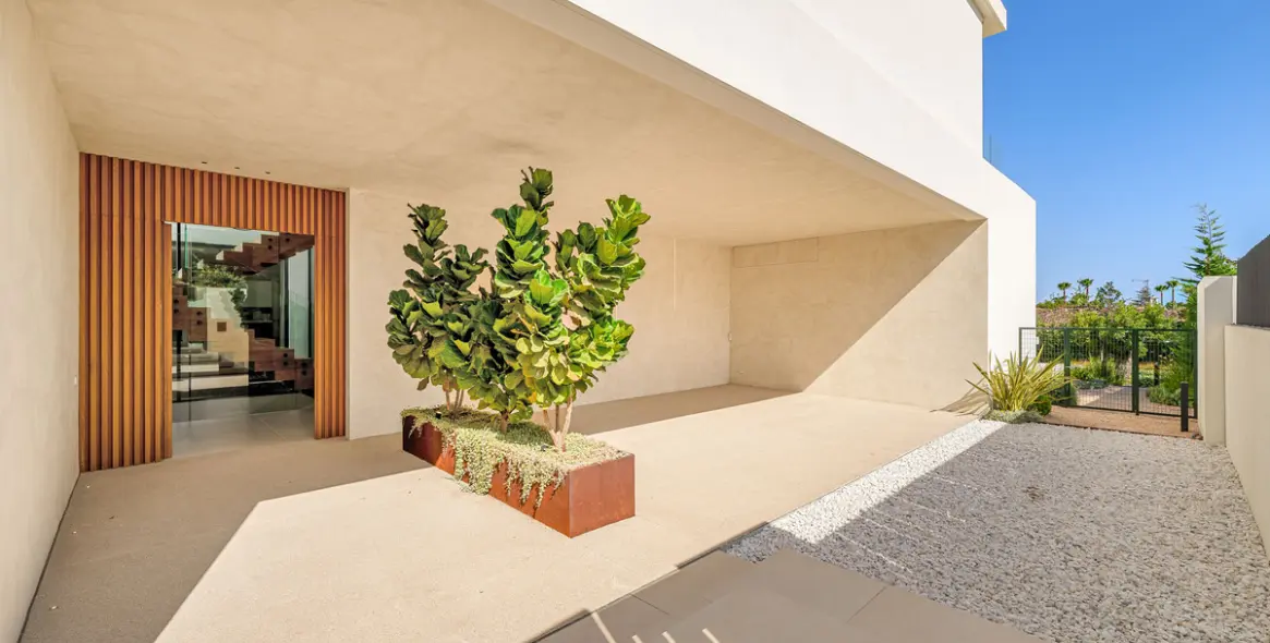 Sale of detached villa in Guadalmina Alta 50