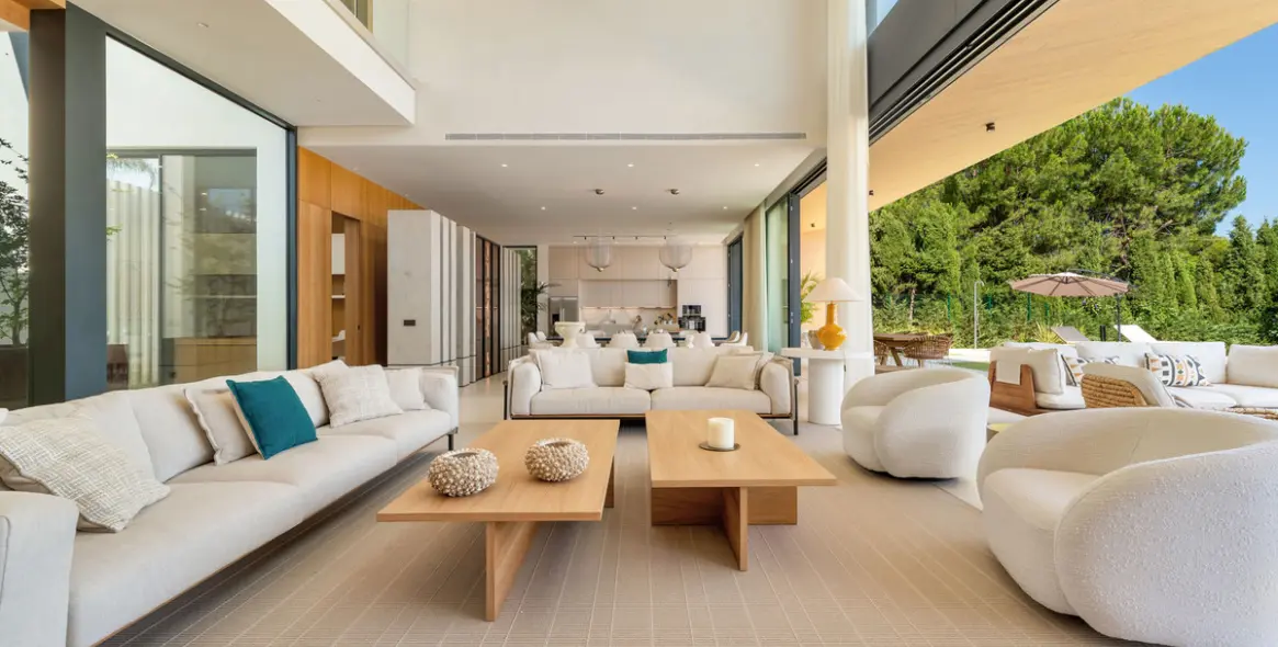 Sale of detached villa in Guadalmina Alta 56