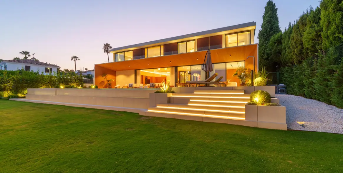 Sale of detached villa in Guadalmina Alta 60