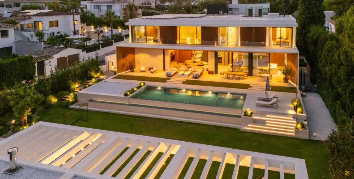 Venta de villa independiente en Guadalmina Alta 14