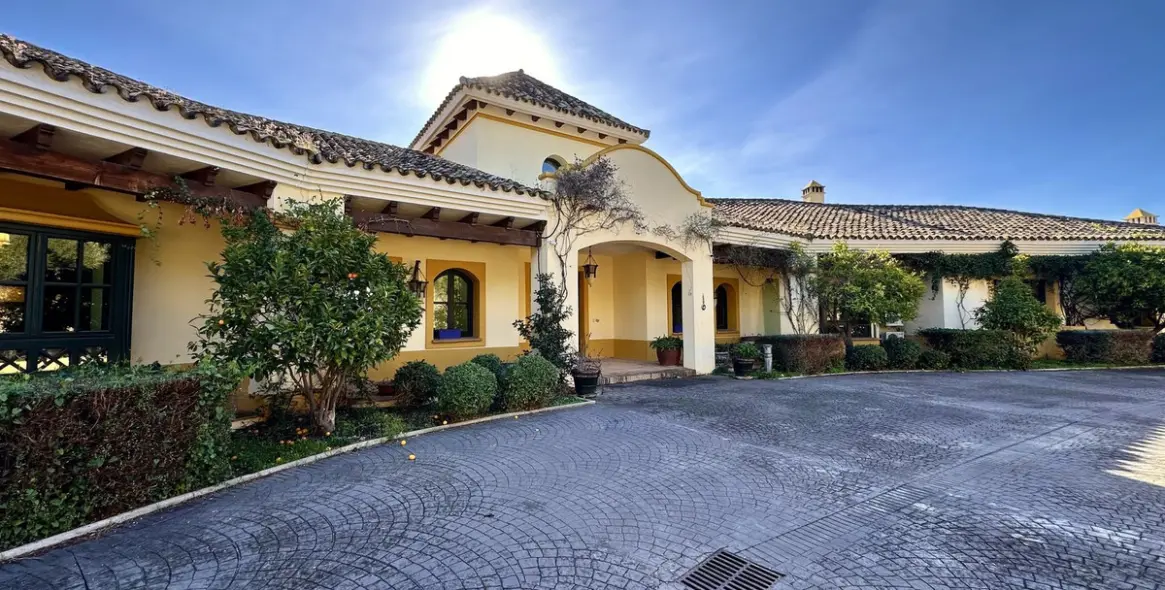 Sale of detached villa in La Zagaleta 12