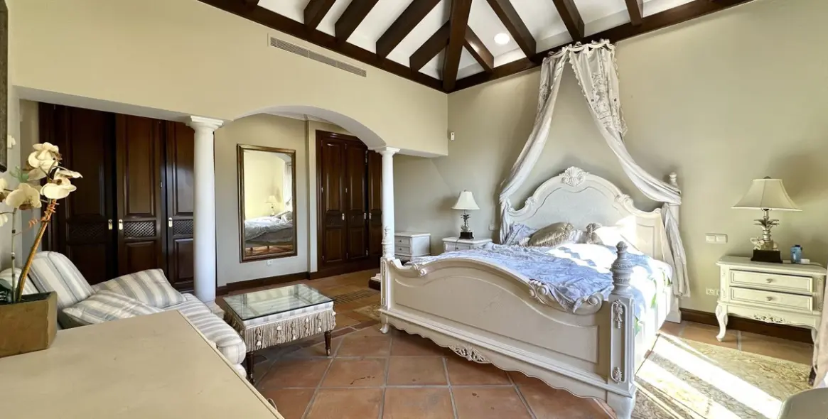 Sale of detached villa in La Zagaleta 15