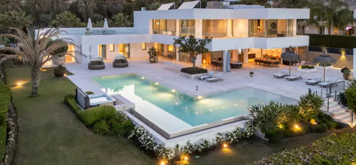 Venta de villa independiente en Nueva Andalucía 0