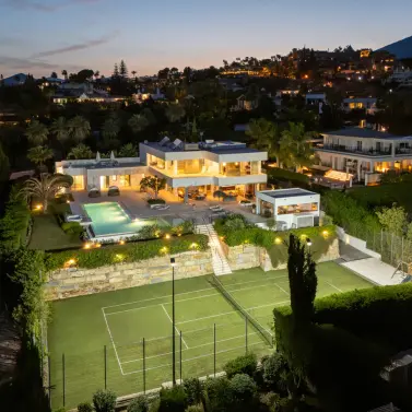 Venta de villa independiente en Nueva Andalucía