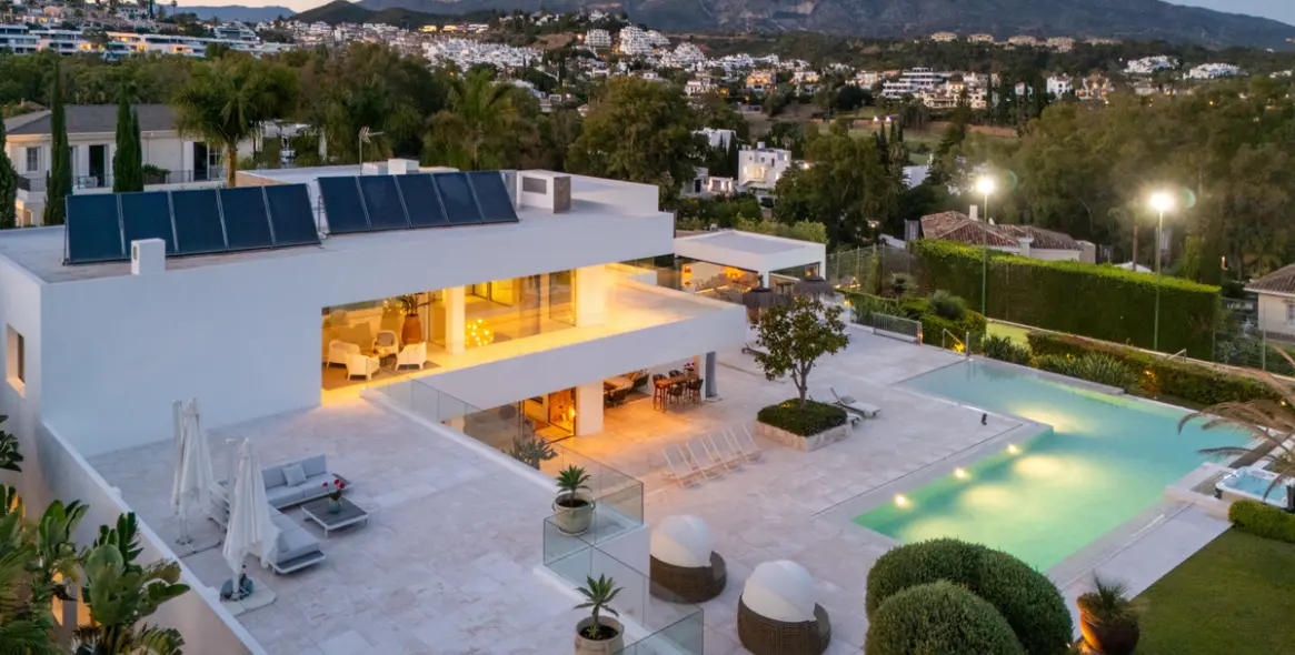 Venta de villa independiente en Nueva Andalucía 3