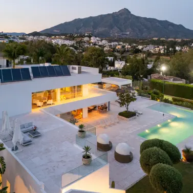 Venta de villa independiente en Nueva Andalucía