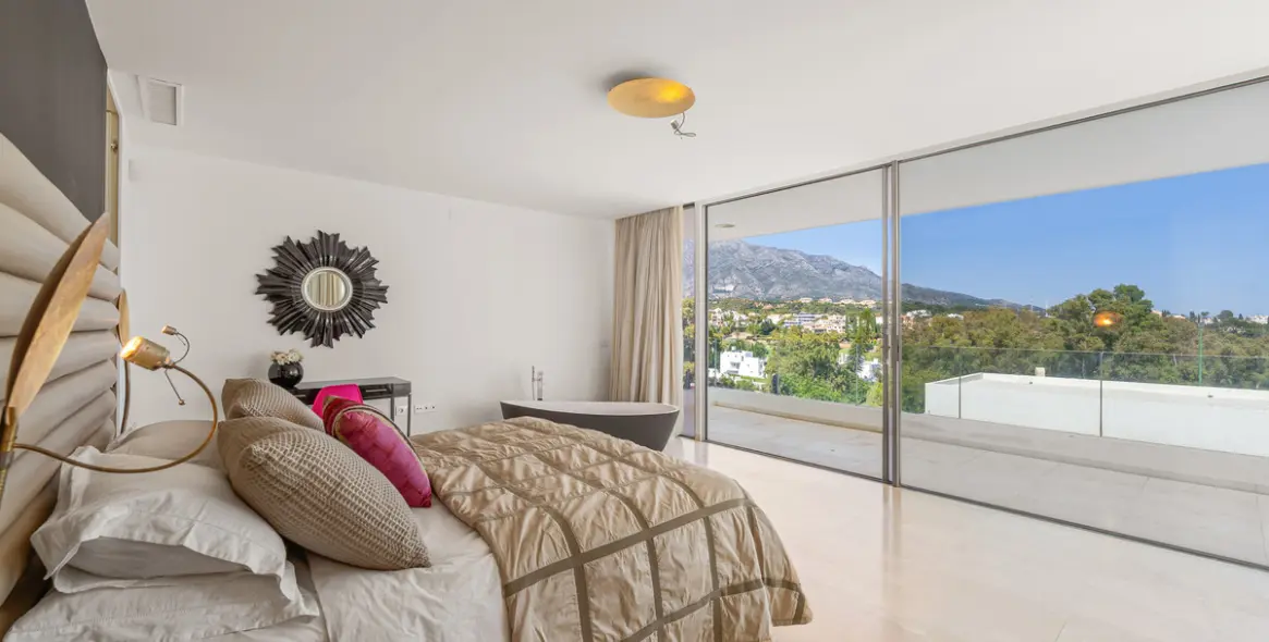 Venta de villa independiente en Nueva Andalucía 6